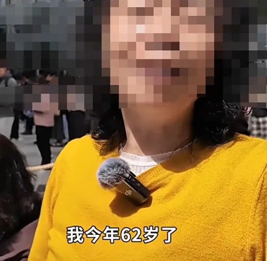 腾讯工程师摆摊免费装 OpenClaw,排队的人有小学生还有大妈 腾讯工程师摆摊免费装 OpenClaw,排队的人有小学生还有大妈